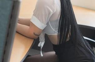Bomi(普美)的白色官网：写真图包中迷离的发现