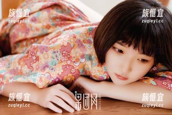 GIRLT果团网 - 看周妍希在厨房里的原图福利，隐隐约约，这味道不只在菜里。