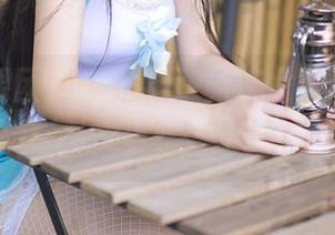 GIRLT果团网 - 这年头，连女神莫雅琪的作品集都这么让人想讨论，呃。