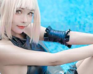 Kitkat Cosplay’s衬衫图包合集:一个衣服演绎多种戏