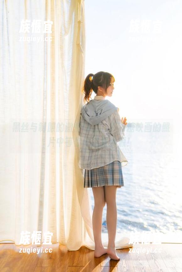 黑丝与制服的激情碰撞，在喵糖映画的照片中等你来挖掘资源！