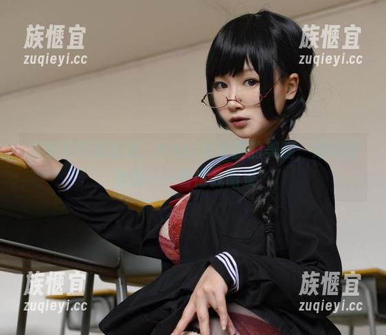 最新写真集登场，PAKI草莓酱的美腿，难以自拔啊——看得我眼晕！