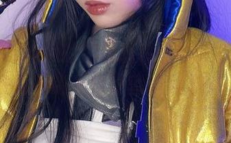PoppaChan的这张图片真的是有魔力，我的眼睛不自觉就陷入了……