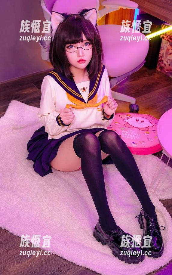 看PotatoGodzilla的护士套图，我尝试专注结果被萌晕了。