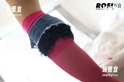 ROSI写真 - 校园：杨晨晨在线，乖乖站在树下，等风来–等一下风会不会找我聊聊天？