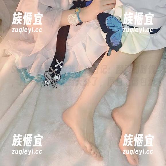 Seele麦麦的荧光纯白日记：翻页的时候，鞋子可能被抛到天外了，图包上请包涵！
