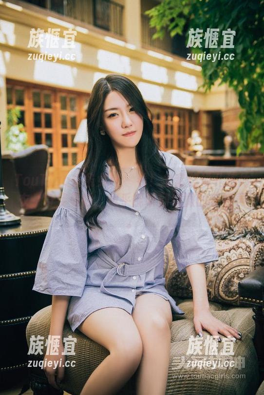 TouTiao头条女神 - 看！全套信悦儿连体衣，身姿曼妙，似乎能听到细微的呼吸声。