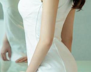 UGirls尤果网 - 图片中，于思琪的白裙忽隐忽现，别问我在看什么，反正我顿时就被挑逗到了。