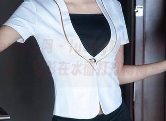 Xiuren秀人网 - lucky咏丹泳池图集精选，光影在水面打打闹闹～