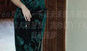 Xiuren秀人网 - 千夜未来的高跟鞋，高清壁纸里的人群聚焦：我的脚丫丫好像在有意挑衅