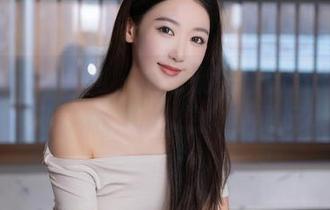 Xiuren秀人网 - 桃色奶酪最新图册出炉：灰丝照样潮，比你想象中更玩得溜！