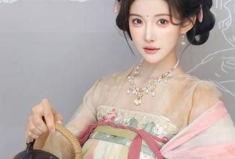 Xiuren秀人网 - 顾楚楚Maily的厨娘写真集——你一定想不到，她的刀功那么好！