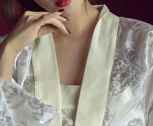 YouMi尤蜜荟 - 费若拉又来了，妩媚福利图尺寸放的刚刚好？
