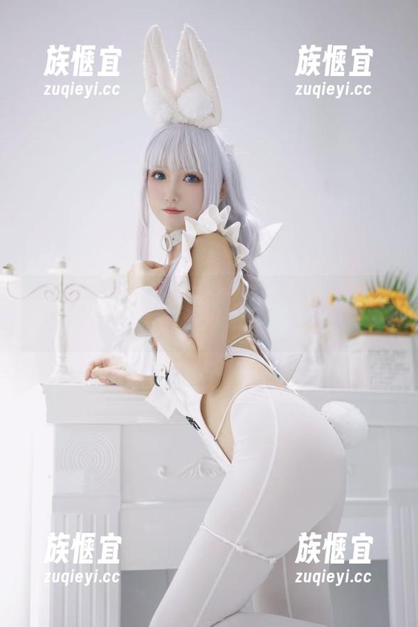 樱桃小嘴与coser衣衣的学妹情：精选写真透视一角