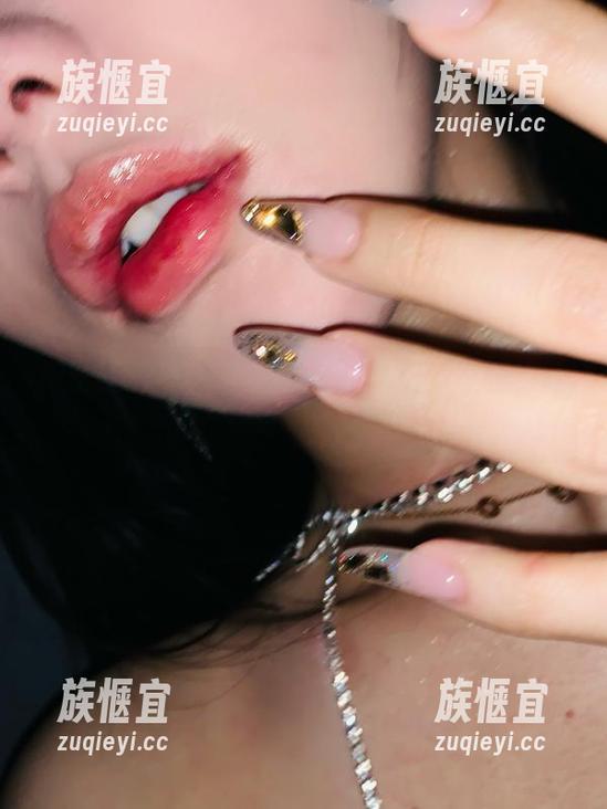 微密圈 - 不爱笑的赛琳的私拍：性感得让人不想呼吸，ok吗？