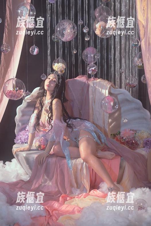 看云溪溪的高清写真集，日常却又神奇的事情总会发生。