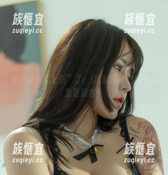 今汐又来“上班”了：OL制服的最新作品集更新啰！