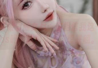 在浴缸里做个仙女月：你相信我这一身是cos吗？原图让人浮想联翩。