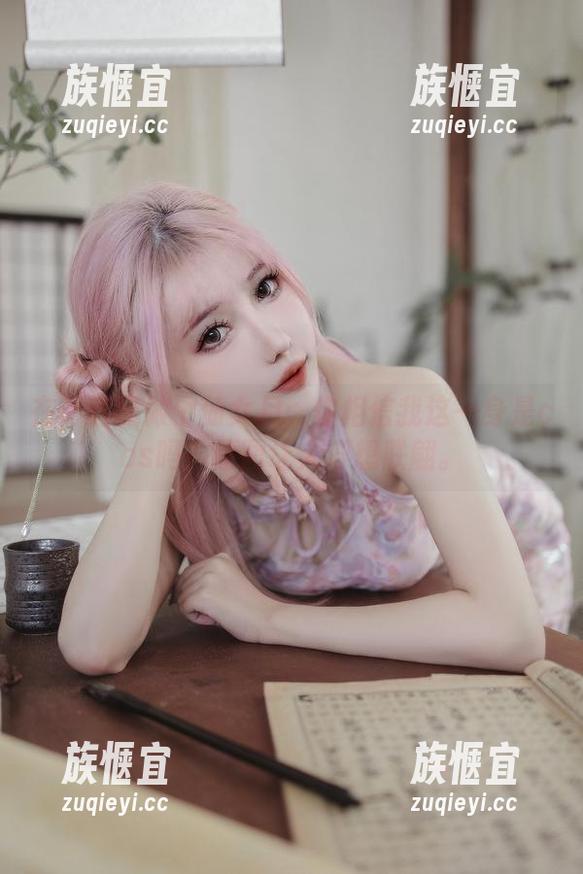 在浴缸里做个仙女月：你相信我这一身是cos吗？原图让人浮想联翩。