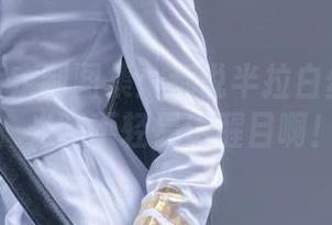 兔玩映画定制图集：都说半拉白丝能有趣，光腿不轻易也醒目啊！