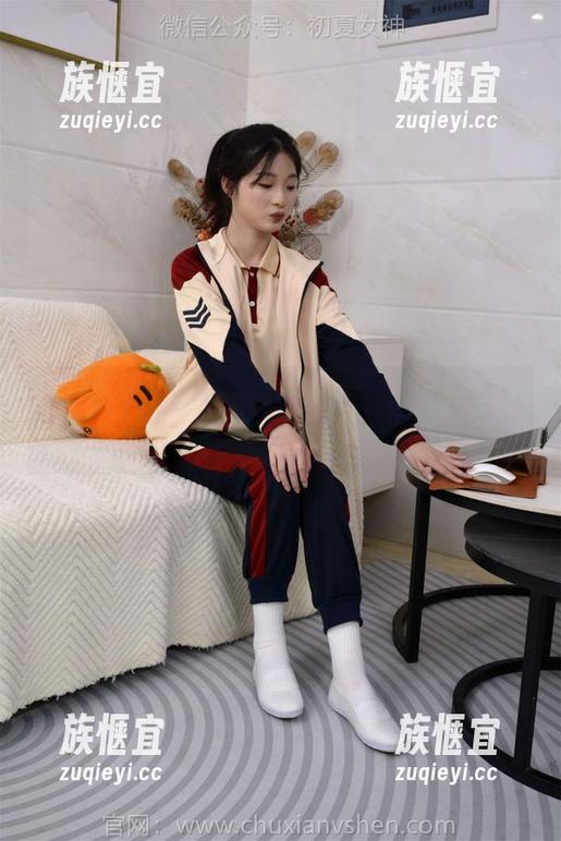 初夏女神 - 依依的作品：邻家女孩学习套图，听说效率跟样子有关系？