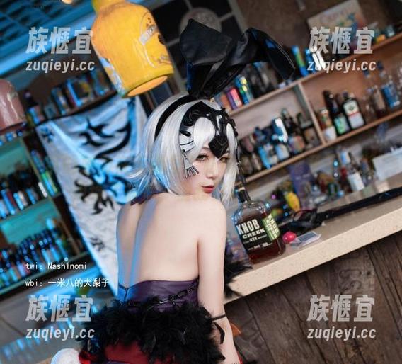 吊带的魅力在于哪里？私房里的大梨子不是御姐给了答案，但我只想多看几眼。