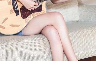 头条女神 - 追逐丝袜的眼神，杨漫妮baby在图库里引领风骚！