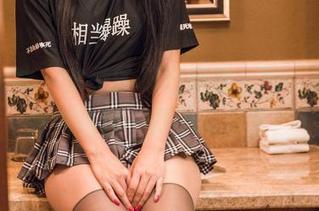 头条女神 - 玄子的夏日原图，喏，更新就像探险家一样不期而至！