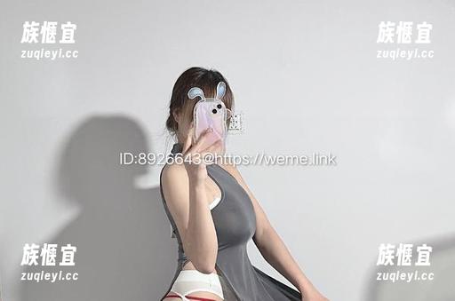 微密圈 - 婉柔yyyy的定制短裤写真：穿上之后，连风都想偷偷抚摸！