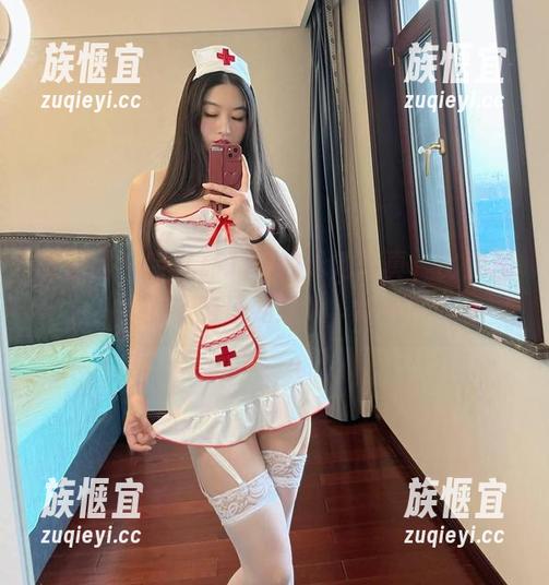微密圈 - 宝儿茹171的泳池写真，比我滴水的姿势还要迷人，哈哈！