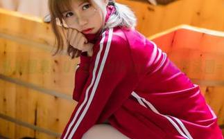 小仓千代w私拍图集：Unzenbikini+我的游泳圈=人生赢家！