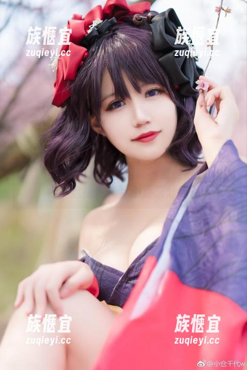 小仓千代w的耳边轻语：看我眼镜下的世界，这组写真要不要来分享？