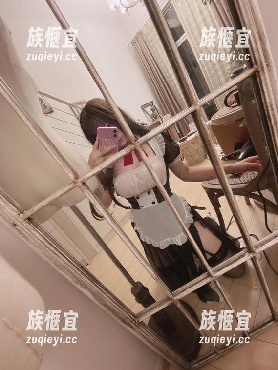 小泉学姐吖给我带来了最新的运动cos，钦佩，脑子里默默·.jpg！