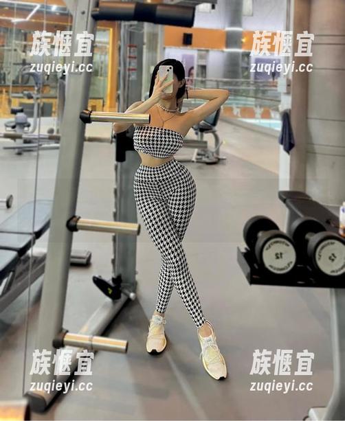 微密圈 - 小猫咪ck的女神图包：不明真相的人们还在傻傻观望。