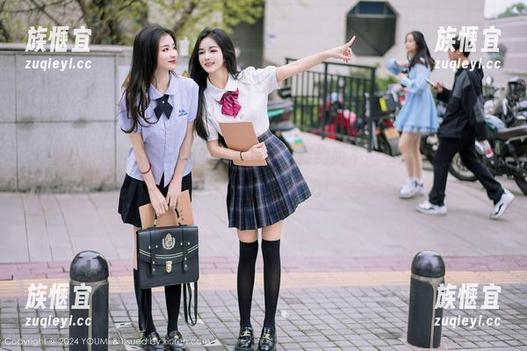 尤蜜荟-娜露Selena 尤蜜荟 - 娜露Selena的秘书写真,简约而不简单,图包透露着些许不经意的魅力!