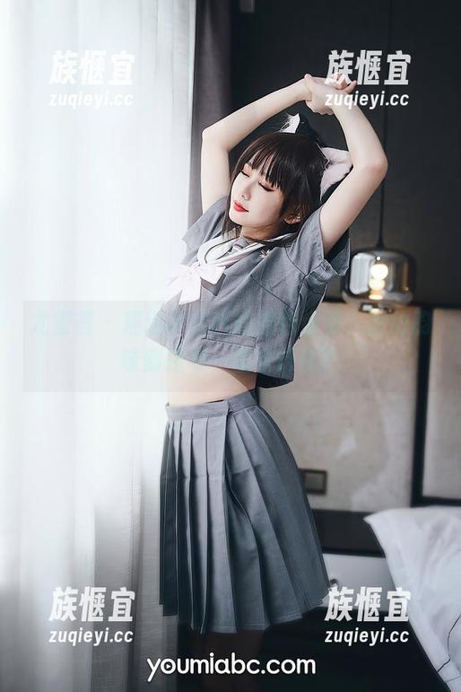 尤蜜荟 - 精选李纤纤的裸色运动，运动韵味倒是有，但衣服呢？