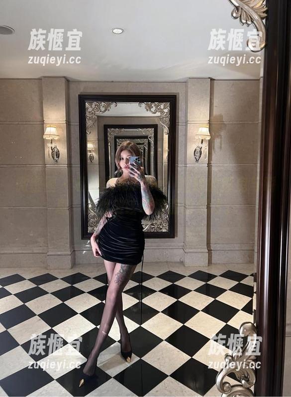 微密圈 - 私拍希希Gina：婚纱的摇曳与瞬息，资源应该叫懒散的流动。