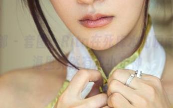 推女郎 - 套图：Rita在死库水的瞬间，脑海里竟然有点小走神
