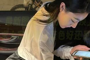 微密圈 - 最新图库，是小逗逗换上比基尼，我请求大家投票：蓝色好还是花色？