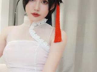 原图里，木之本果穿着职业装，仿佛每一张都在轻声说：“别说话，先来杯咖啡。”