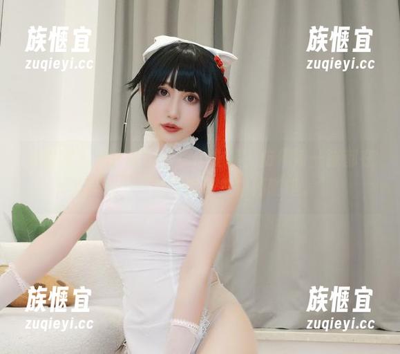 原图里，木之本果穿着职业装，仿佛每一张都在轻声说：“别说话，先来杯咖啡。”