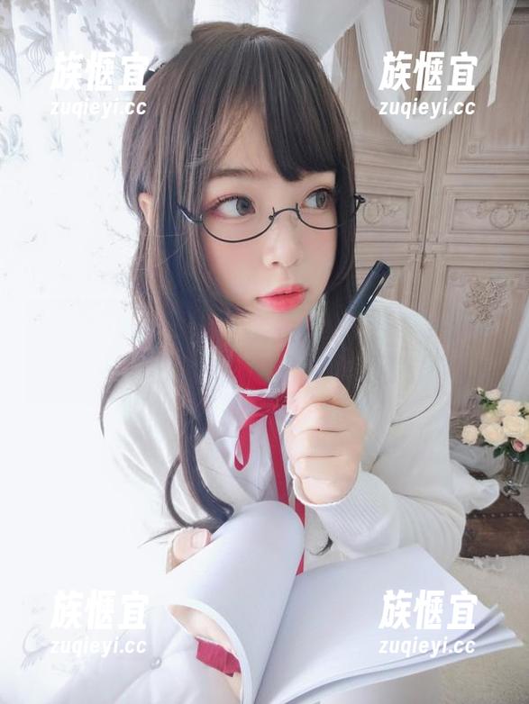 杏子夫人来了最新的美图，剧情似乎在慢慢展开，我好像也看得有点入迷了。