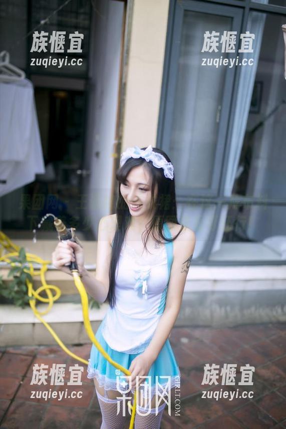 果团网 - 王语纯的连衣裙：在这一片布料下藏着多少心理戏？原图查看可还行！