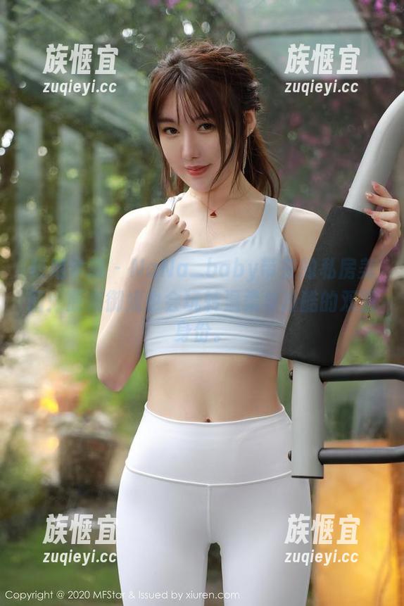 模范学院 - NaNa_baby带来的私房美图：原来御姐也会玩转温柔与冷酷的双重身份。
