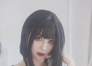 定制灰丝写真，清颜颜子的调皮又迷人。