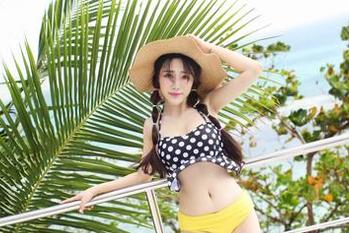 爱蜜社 - 看得我都想在线约萌琪琪Irene去海边！美图拍出了好心情。