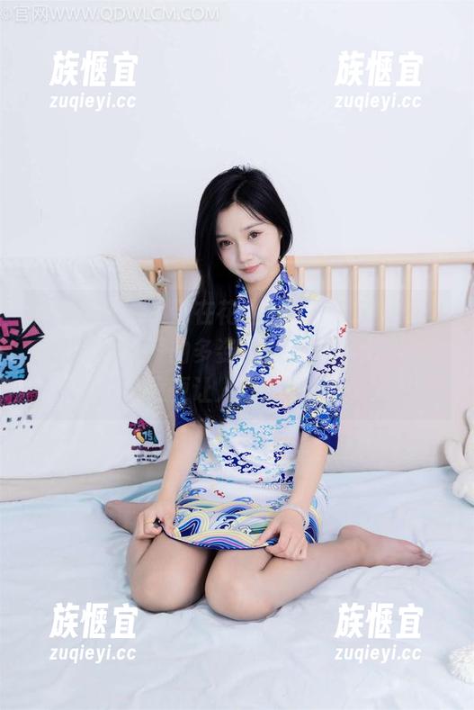 物恋传媒 - 小飞在花丛酒吧开趴了，原图和图册里花开的多姿多彩，但人儿的这个角度更让人想说些话～