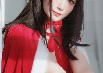 在白银81的泳池里面，显然不只是水，还有难以言喻的‘东西’。