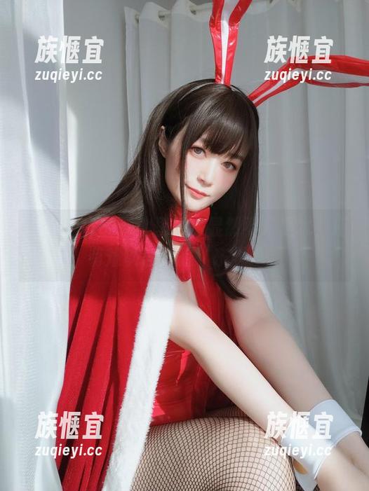 在白银81的泳池里面，显然不只是水，还有难以言喻的‘东西’。