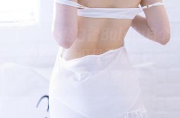 不只是毛衣，还是白露Bululu自个儿定制的图集，让我潜意识里觉得自己的衣橱得换换了，哈哈！
